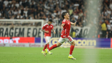 Destaque contra o Corinthians, Bernabei não tem presença certa no Inter no Gre-Nal Bernabei pelo Inter