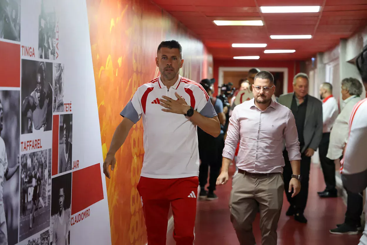Pezzolano admite Gre-Nal feio, defende Alan Patrick e se incomoda com pergunta sobre Allex Paulo no Inter