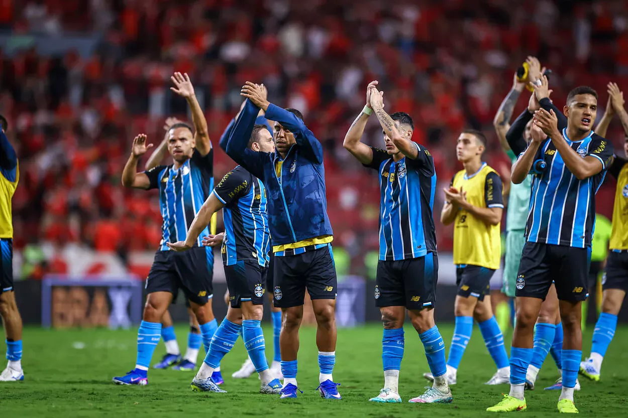 Preservado na Sul-Americana, zagueiro do Grêmio não preocupa e deve voltar no sábado Grêmio