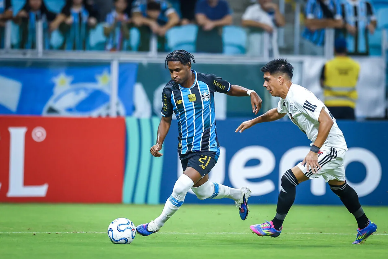 Grêmio vence, respira na Sul-Americana e elenco admite: "Tivemos muita ansiedade" Grêmio vence