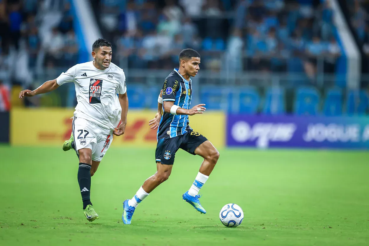 Enamorado brilha com assistência para Amuzu e se manifesta após vitória do Grêmio Enamorado pelo Grêmio