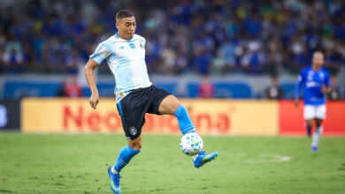 Carlos Vinícius pelo Grêmio