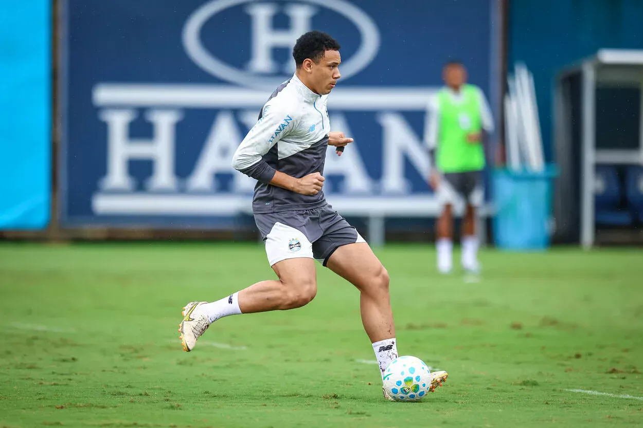 Viery com a camisa do Grêmio