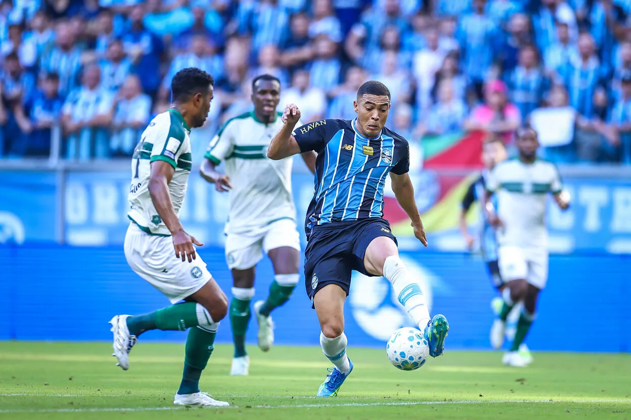 Carlos Vinícius pelo Grêmio