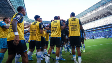 RS - FUTEBOL/CAMPEONATO BRASILEIRO 2026/GREMIO x CORITIBA - ESPORTES - Lance da partida entre Grêmio e Coritiba disputada na tarde deste domingo, na Arena do Grêmio, em partida valida pela Campeonato Brasileiro 2026. FOTO: LUCAS UEBEL/GREMIO FBPA