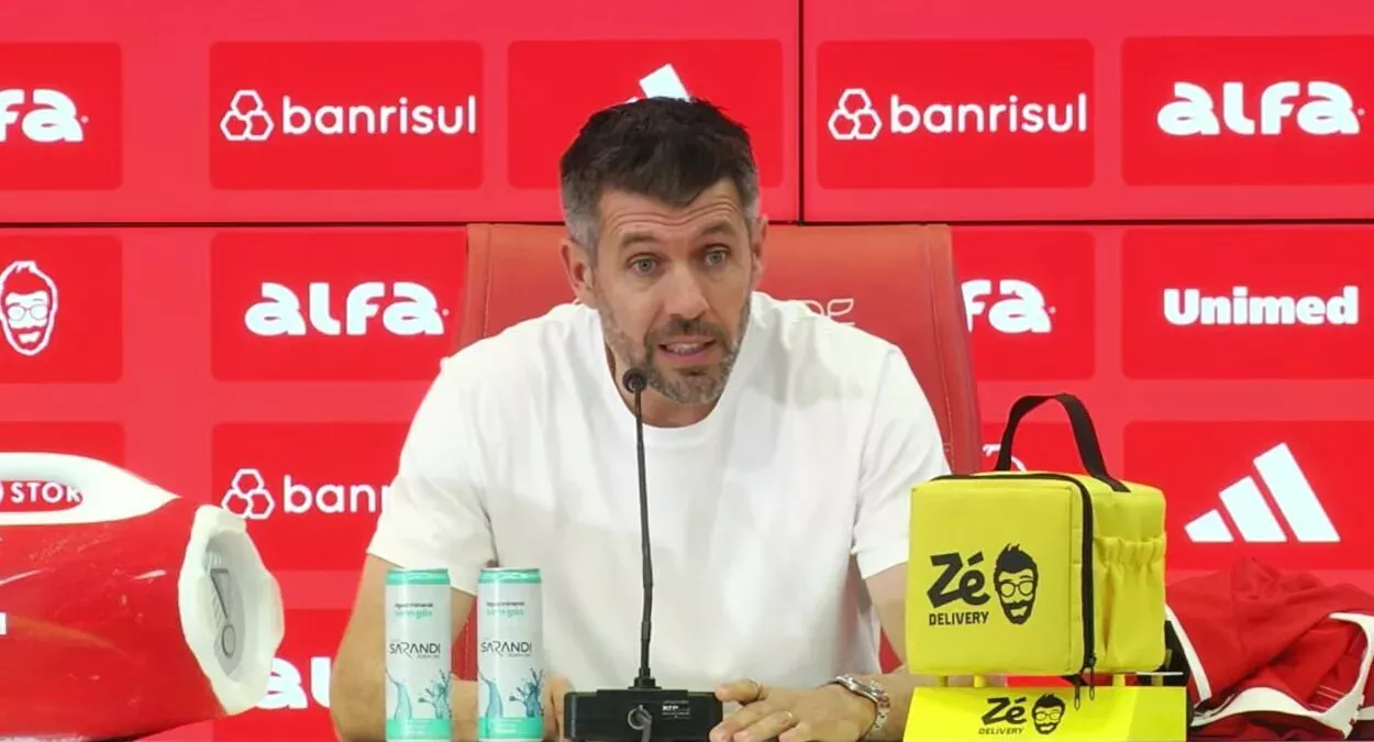 Pezzolano não vê influência da Sul-Americana no Grêmio antes do Gre-Nal: "Contrataram muito" Paulo Pezzolano, treinador do Inter - YouTube/Inter