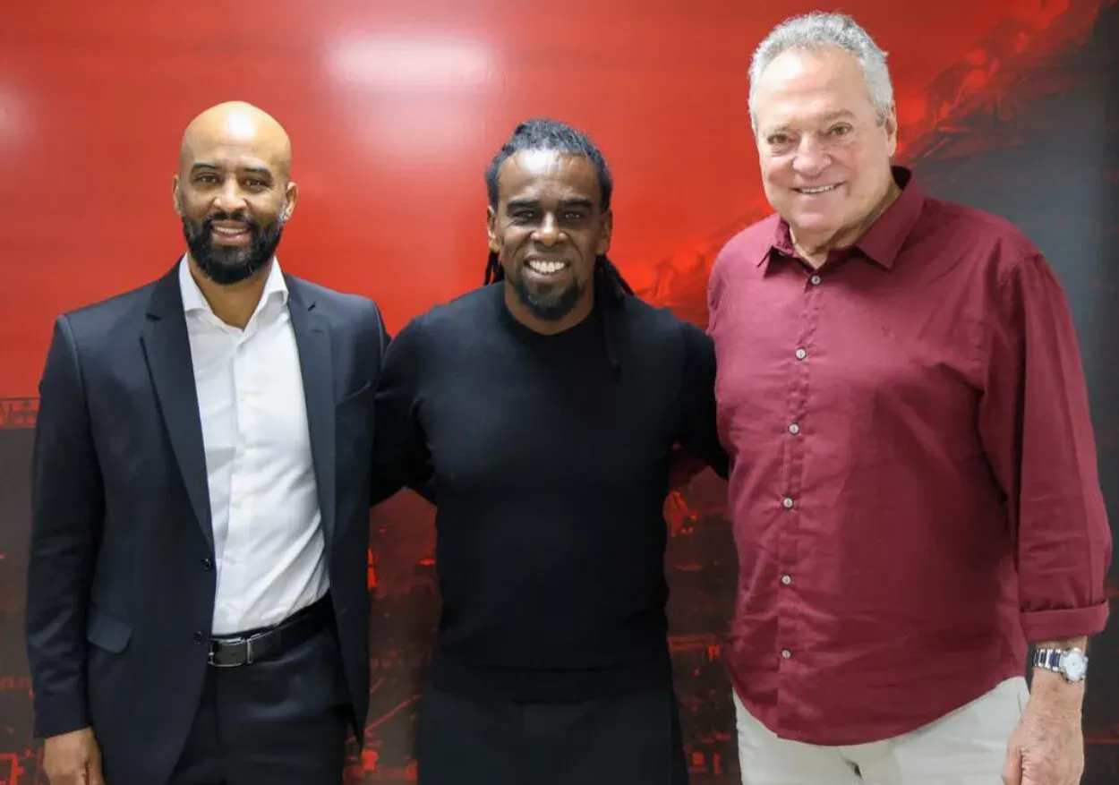 O plano que Tinga está colocando em prática para ajudar diretamente o Inter Tinga pelo Inter