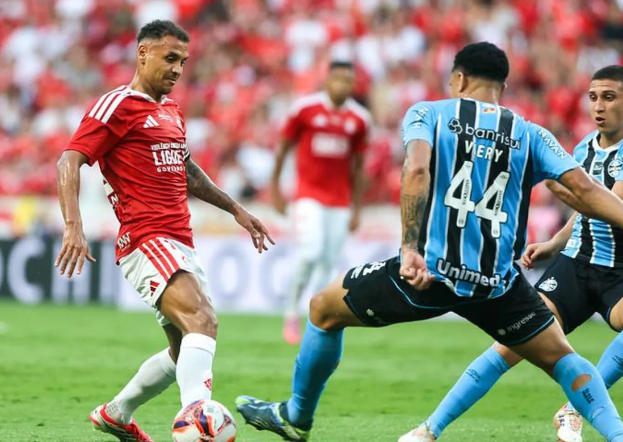 Inter e Grêmio confirmam escalações para o Gre-Nal 452 com baixa de última hora GRE-NAL