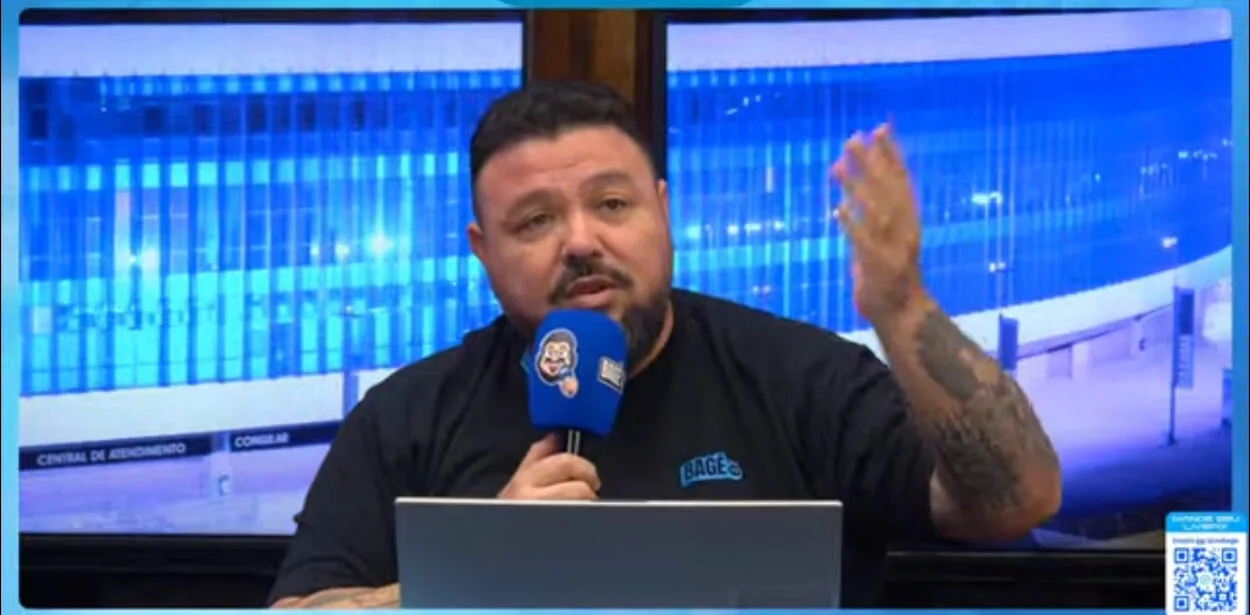 "Vagabundos mortos de fome": Bagé perde a paciência depois da derrota do Grêmio Alex Bagé pelo Grêmio