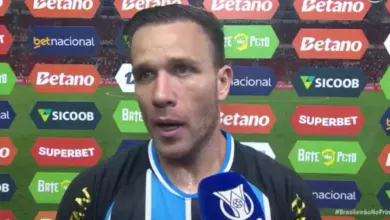 Arthur admite nível fraco do Gre-Nal, mas elogia raça e determinação do Grêmio Arthur pelo Grêmio
