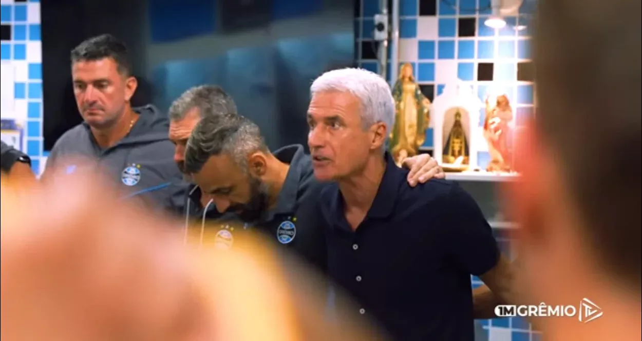 Luís Castro discursa no vestiário do Grêmio após a vitória na Sul-Americana; assista Luís Castro na vitória do Grêmio