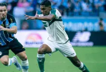 Pedro Rocha com a camisa do Coritiba