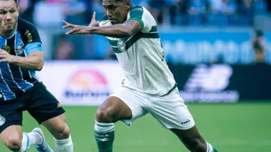 Pedro Rocha com a camisa do Coritiba