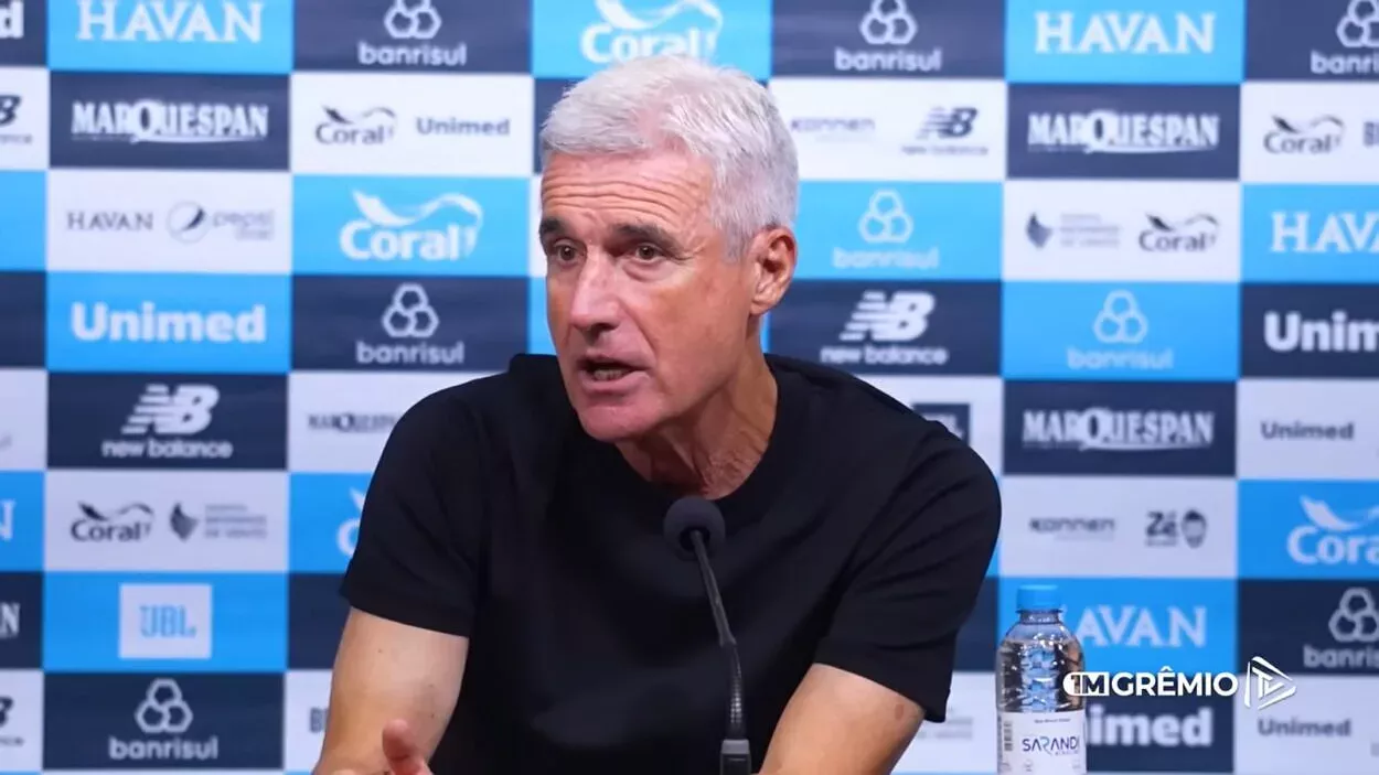 Luís Castro treina o Grêmio
