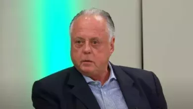 Inter vê análise de Fernando Carvalho repercutir sobre trabalho de Pezzolano Fernando Carvalho pelo Inter