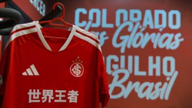 Entenda o que é a "mensagem em japonês" no centro do uniforme do Inter no Gre-Nal Inter hoje