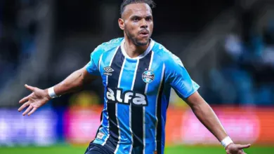 Otimista, Braithwaite projeta reação do Grêmio no Gre-Nal após queda no Uruguai Braithwaite pelo Grêmio
