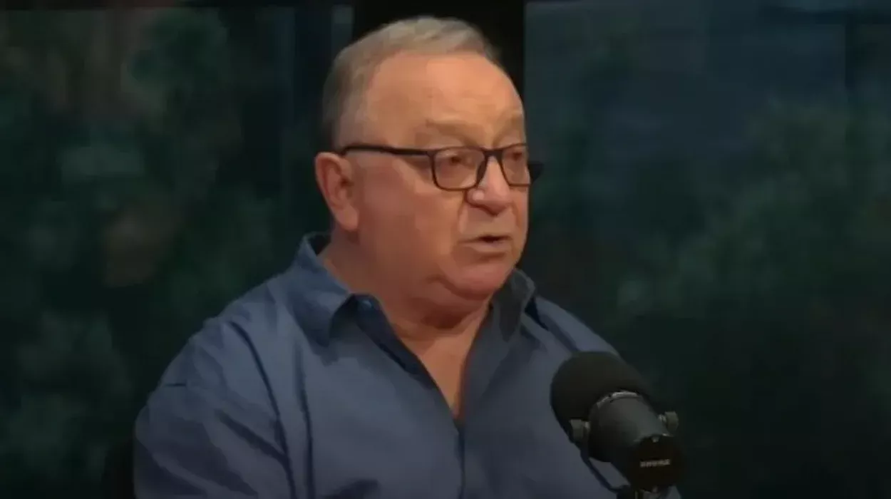 Após Gre-Nal, Pedro Ernesto questiona direção do Grêmio e diz que demitiria Luís Castro Pedro Ernesto Grêmio