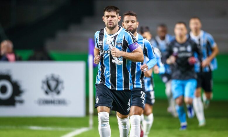 Vídeo mostra Kannemann salvando gol na Arena e levantando torcida do Grêmio Kannemann pelo Grêmio