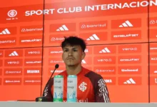 Súmula de Vitória x Inter justifica cartões para Bernabei: "Tentou enganar" Bernabei pelo Inter