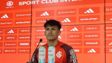 Súmula de Vitória x Inter justifica cartões para Bernabei: "Tentou enganar" Bernabei pelo Inter