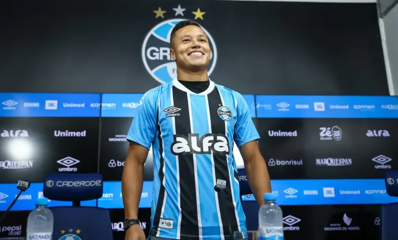 Marlon assiste vitória do Grêmio e escreve post para colega: "Você é de verdade" Antes, treinado por Léo Jardim, no Cruzeiro, Marlon foi apresentado pelo Grêmio