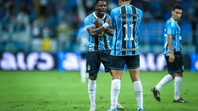 Viraliza foto de Amuzu no aeroporto; entenda o caso e a postura do Grêmio Amuzu pelo Grêmio