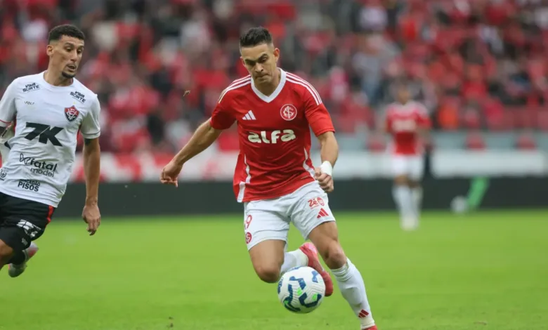 Pedro Ernesto diz para Inter soltar a mão de Borré: "Faz dois gols por semestre" Borré titular do Inter