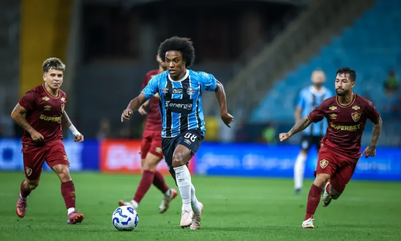 Clubes demonstram interesse em Willian e futuro no Grêmio passa a ser incerto Grêmio de Willian