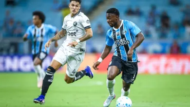 Grêmio utiliza foto de Amuzu para ilustrar reportagem do treino no site oficial Amuzu pelo Grêmio