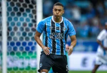 Grêmio e Flamengo publicam conteúdo especial com Carlos Vinícius e Jorginho Carlos Vinícius hoje