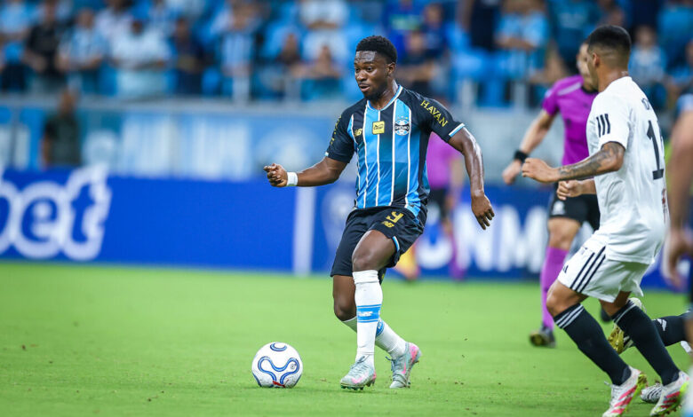 Amuzu pelo Grêmio