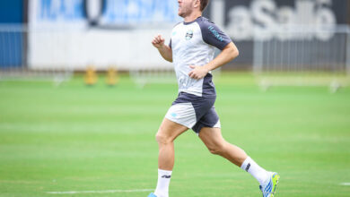 Grêmio faz contato com a Juventus pela permanência de Arthur, diz repórter Arthur com a camisa do Grêmio