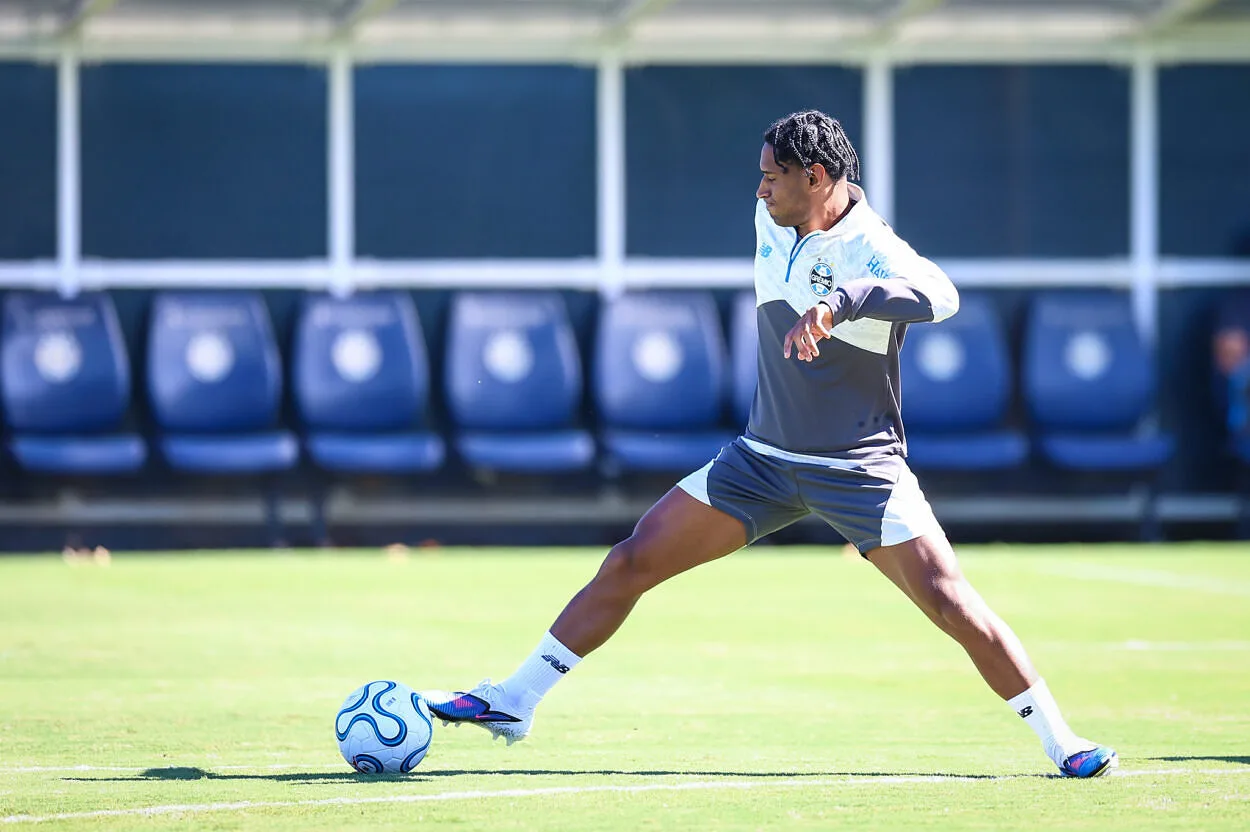 Preparação física, psicólogo e mais: CCD revela "força-tarefa" do Grêmio por Tetê Grêmio x Athletico