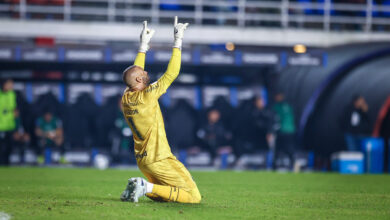 RS - FUTEBOL/CONMEBOL SULAMERICANA 2026 /GREMIO X RIESTRA- ESPORTES - Lance da partida entre Gremio e Riestra disputada na noite desta terca-feira, no estádio Pedro Bidegain (Nuevo Gasometro), em Buenos Aires, valida pela Copa Sulamericana 2026. FOTO: LUCAS UEBEL/GREMIO FBPA