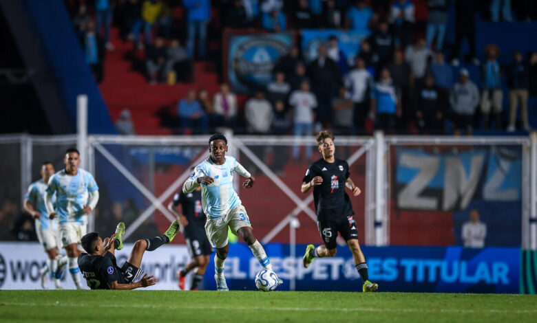 Comentarista se empolga com jogador do Grêmio na Argentina: "Fez jogada de Ronaldinho" Grêmio vence na Argentina