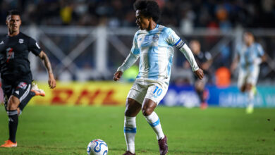 Willian se torna "volante" no Grêmio e avalia em entrevista: "Primeira vez na carreira" Willian pelo Grêmio