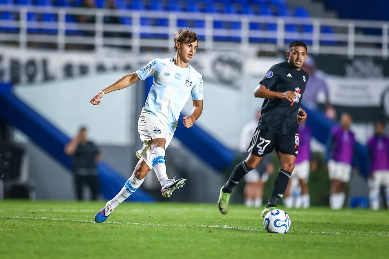 Comissão técnica do Grêmio evita cravar retorno de Tiago ao time: "Em crescimento" Grêmio hoje