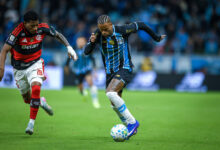 Bastidores: jogadores do Flamengo relatam que encontraram "espaços" na defesa do Grêmio Grêmio