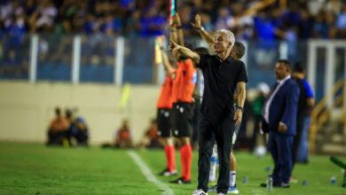 Luís Castro antecipa "problema" no Grêmio para o jogo de domingo contra o Bahia Grêmio de Castro