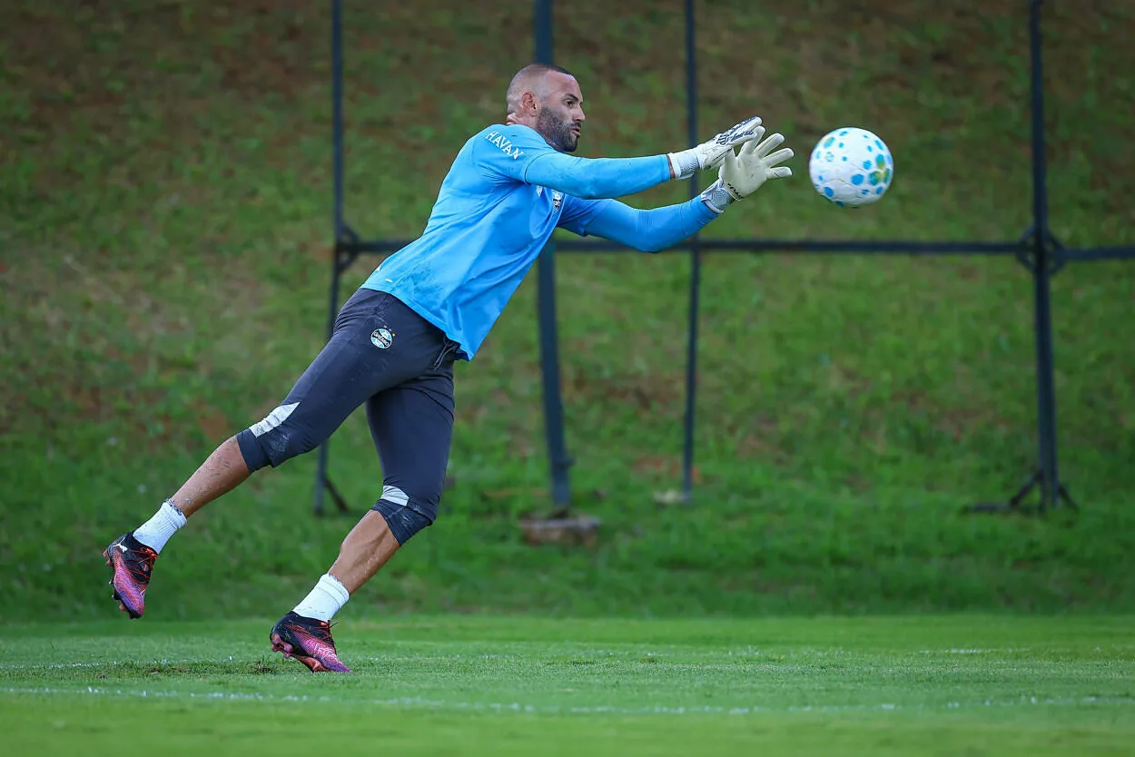 Weverton pelo Grêmio