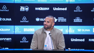 RS - FUTEBOL/ COLETIVA GREMIO 2026 - ESPORTES - Weverton, goleiro do Gremio, concede entrevista coletiva na Arena do Gremio sobre a sua convocação para a disputada da Copa do Mundo pela seleção Brasileira. FOTO: LUCAS UEBEL/GREMIO FBPA
