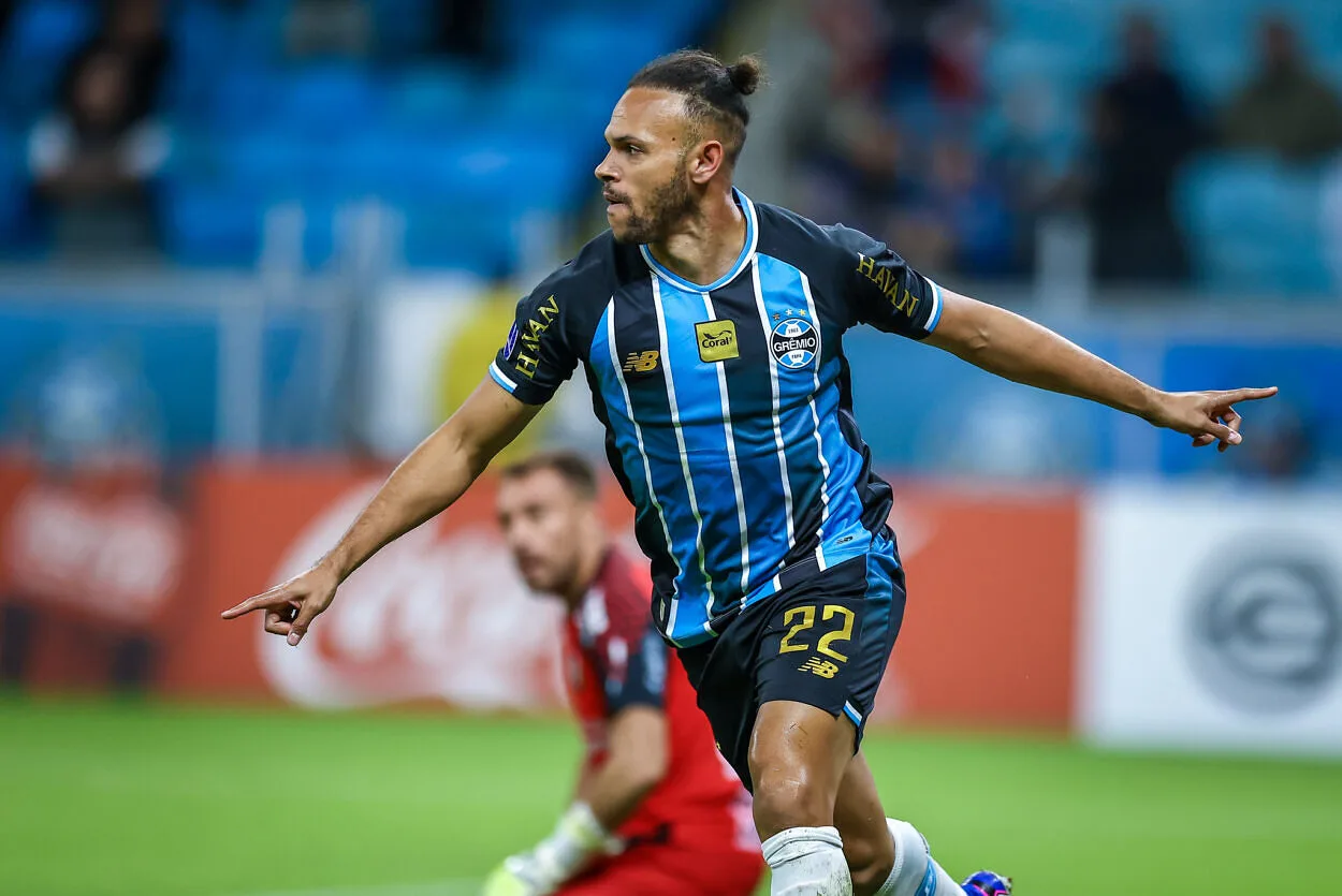 RS - FUTEBOL/CONMEBOL SULAMERICANA 2026 /GREMIO X PALESTINO - ESPORTES - Lance da partida entre Grêmio e Palestino, disputada na noite desta quarta-feira, na Arena do Grêmio, valida pela Copa Sul-americana 2026. FOTO: LUCAS UEBEL/GREMIO FBPA