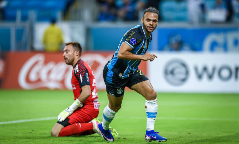 Braithwaite pelo Grêmio