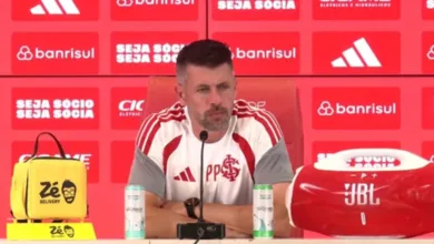 Pezzolano sai em defesa de Borré e deseja sua permanência no Inter: "Um gol vira tudo" Pezzolano pelo Inter