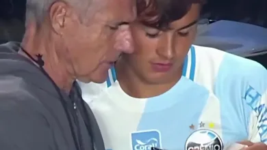 Bastidores: vitória do Grêmio tem substituição rápida e bilhetinho dentro de campo Grêmio