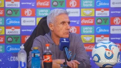 Após vitória do Grêmio, Luís Castro explica sequência para Pavón como lateral Pavón e Luís Castro no Grêmio