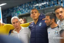 Vestiário do Grêmio tem abraço de Felipão em Tetê e discurso de Carlos Vinícius Grêmio de Carlos Vinícius
