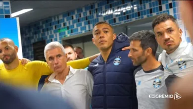 Vestiário do Grêmio tem abraço de Felipão em Tetê e discurso de Carlos Vinícius Grêmio de Carlos Vinícius