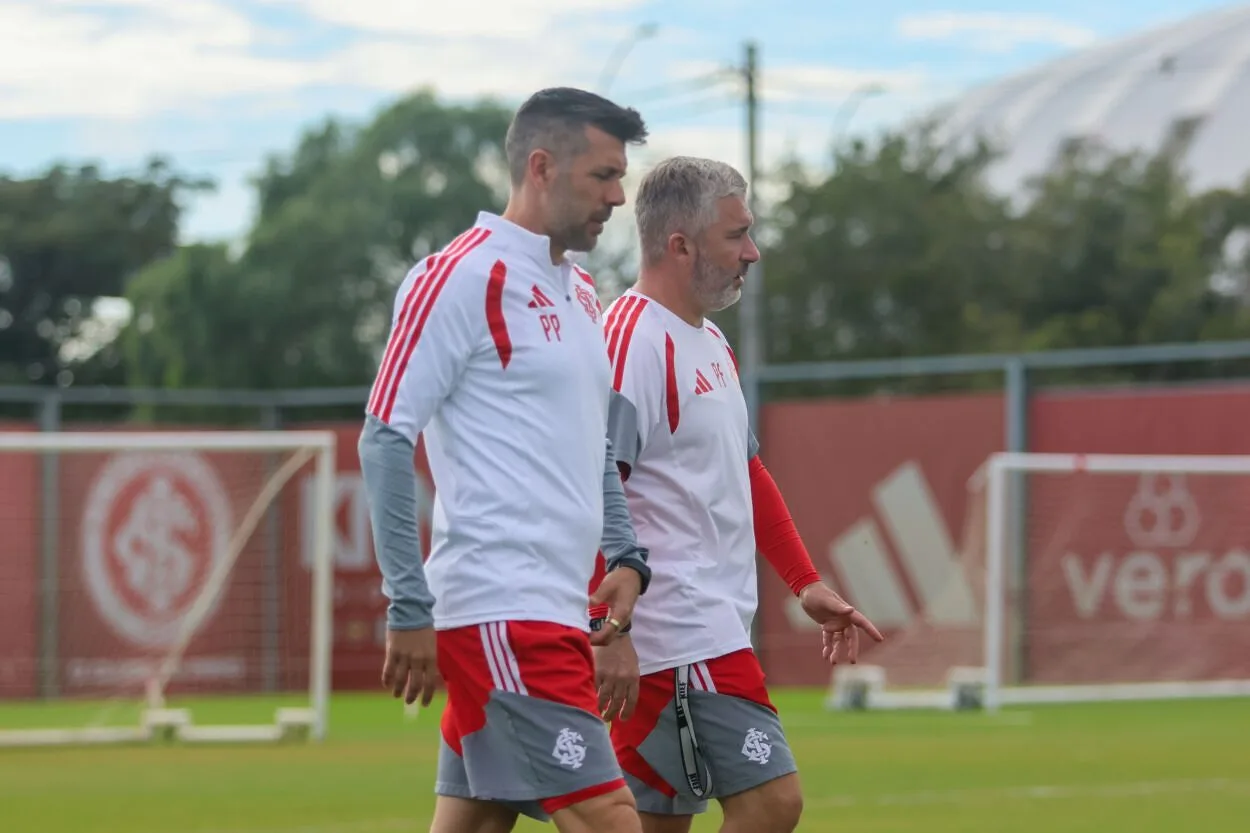 Paulo Pezzolano e Pablo Fernandez, treinadores do Inter
